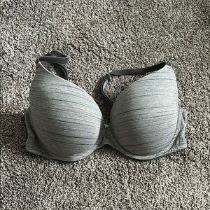 PINK Victoria's Secret Gray T-Shirt Bra with Molded Cups